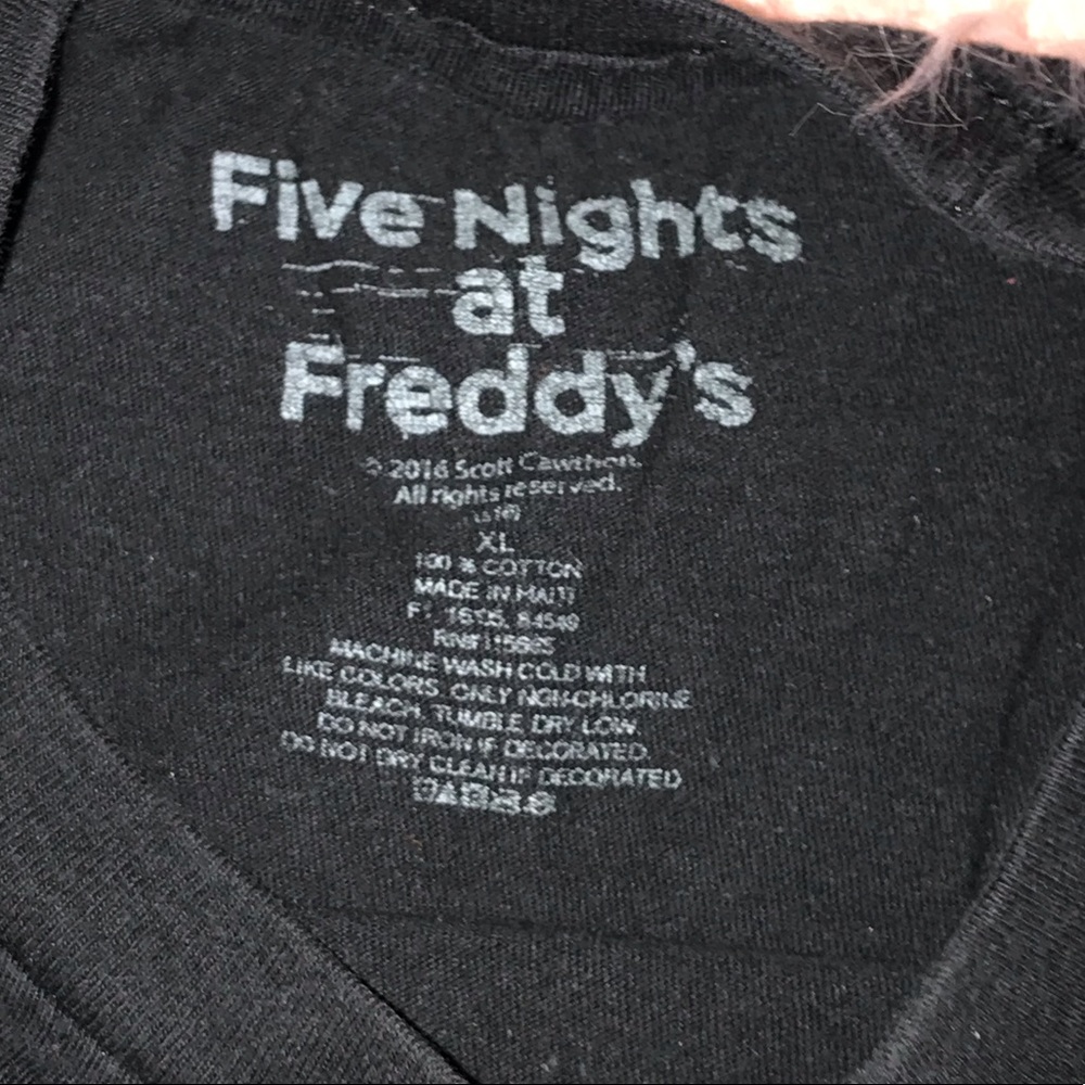5 nights of Freddy boys shirt - Picture 3 of 3